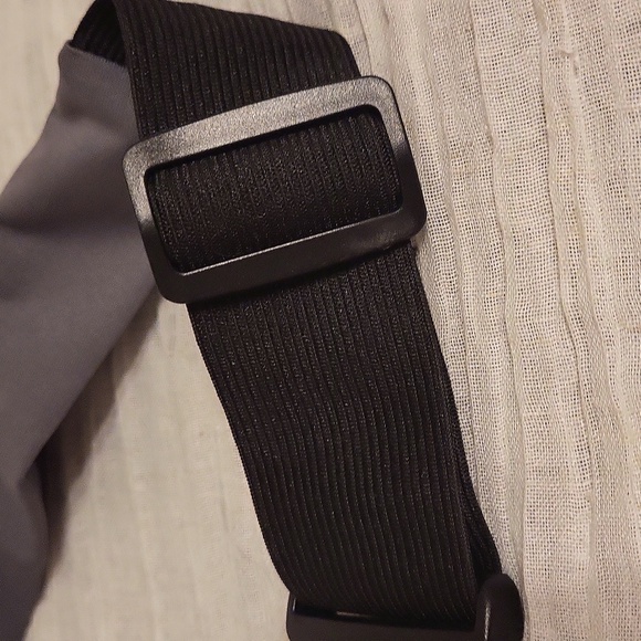 Sports belt for running or traveling grey and black - Picture 5 of 9